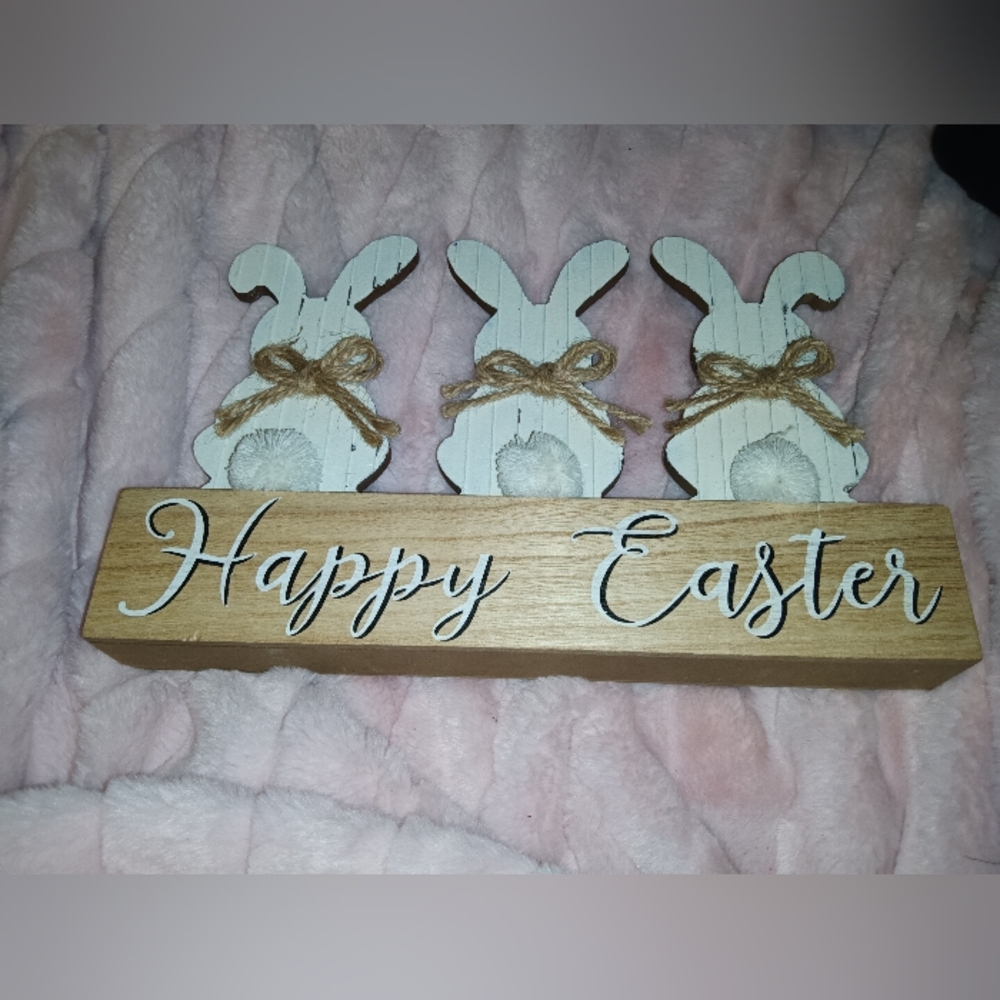 NWOT "Happy Easter" Bunny Decor 🐇🐰